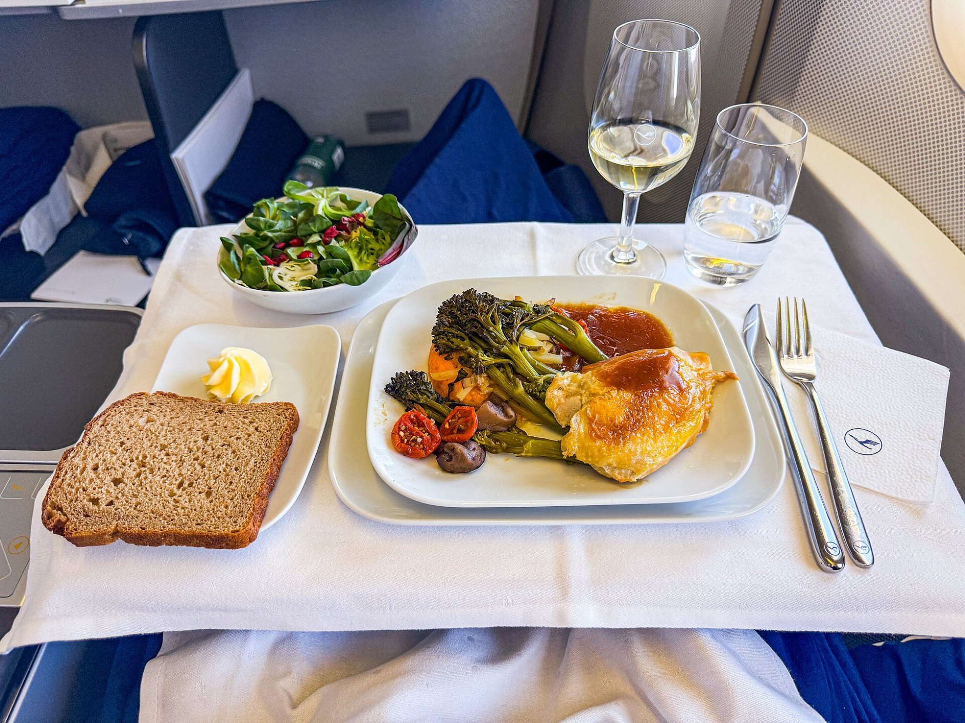 Menü in der Lufthansa Business Class auf dem Flug LH401 Frankfurt–New York