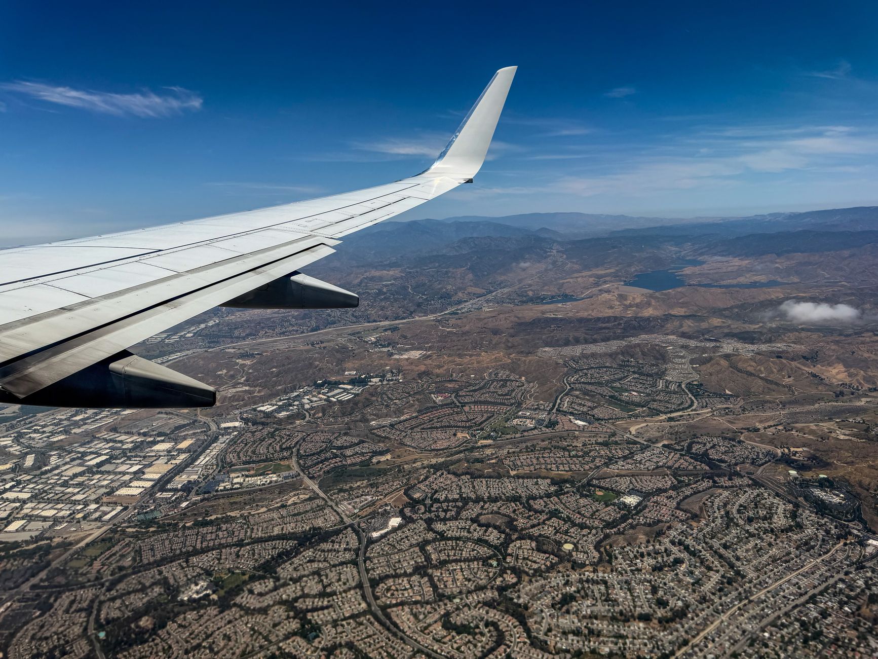 Blick aus dem Flugzeugfenster – Reiserücktritt und Reiseabbruch mit der Miles & More Gold Credit Card