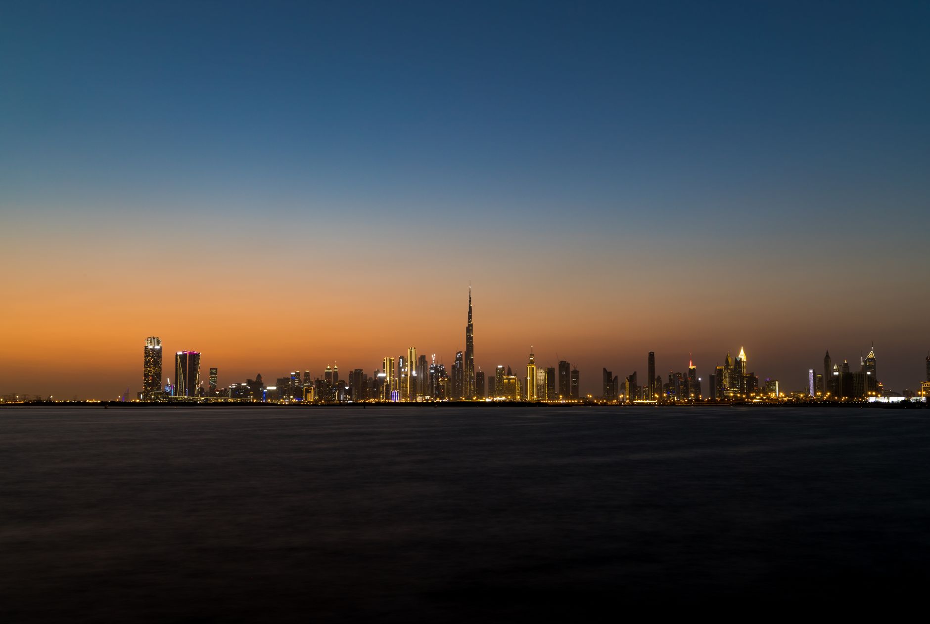 Skyline von Dubai mit dem Burj Khalifa