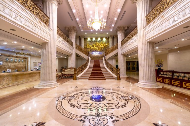 Hilton Honors Kreditkarte 2026: Kosten, Gold Status und Haken