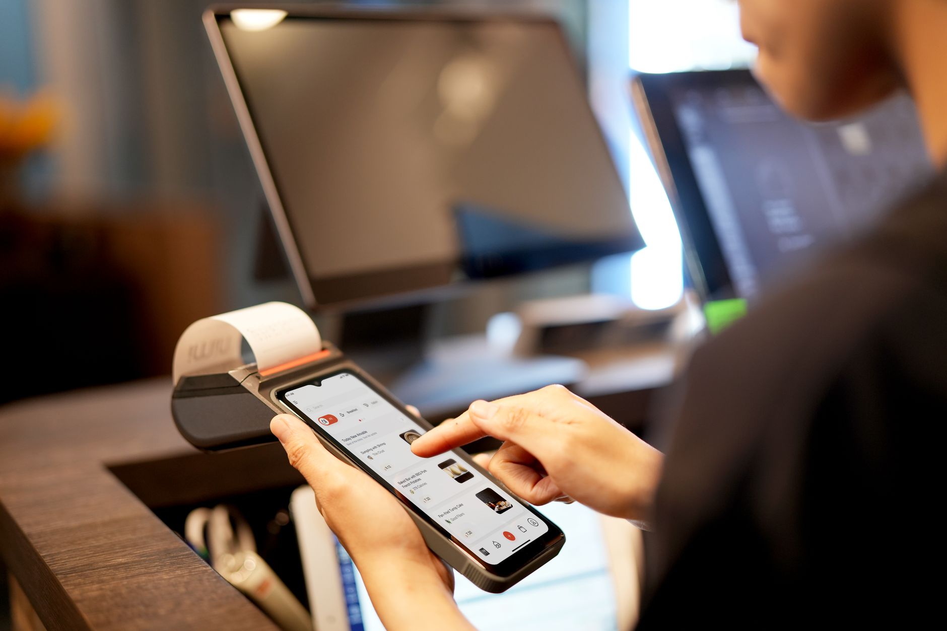 Smartphone mit Bonusprogramm-App zur Registrierung für Punkteaktionen