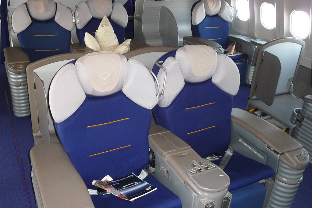 Lufthansa Business Class in der A340-Kabine – die bisherige Generation, die Allegris nach und nach ablöst